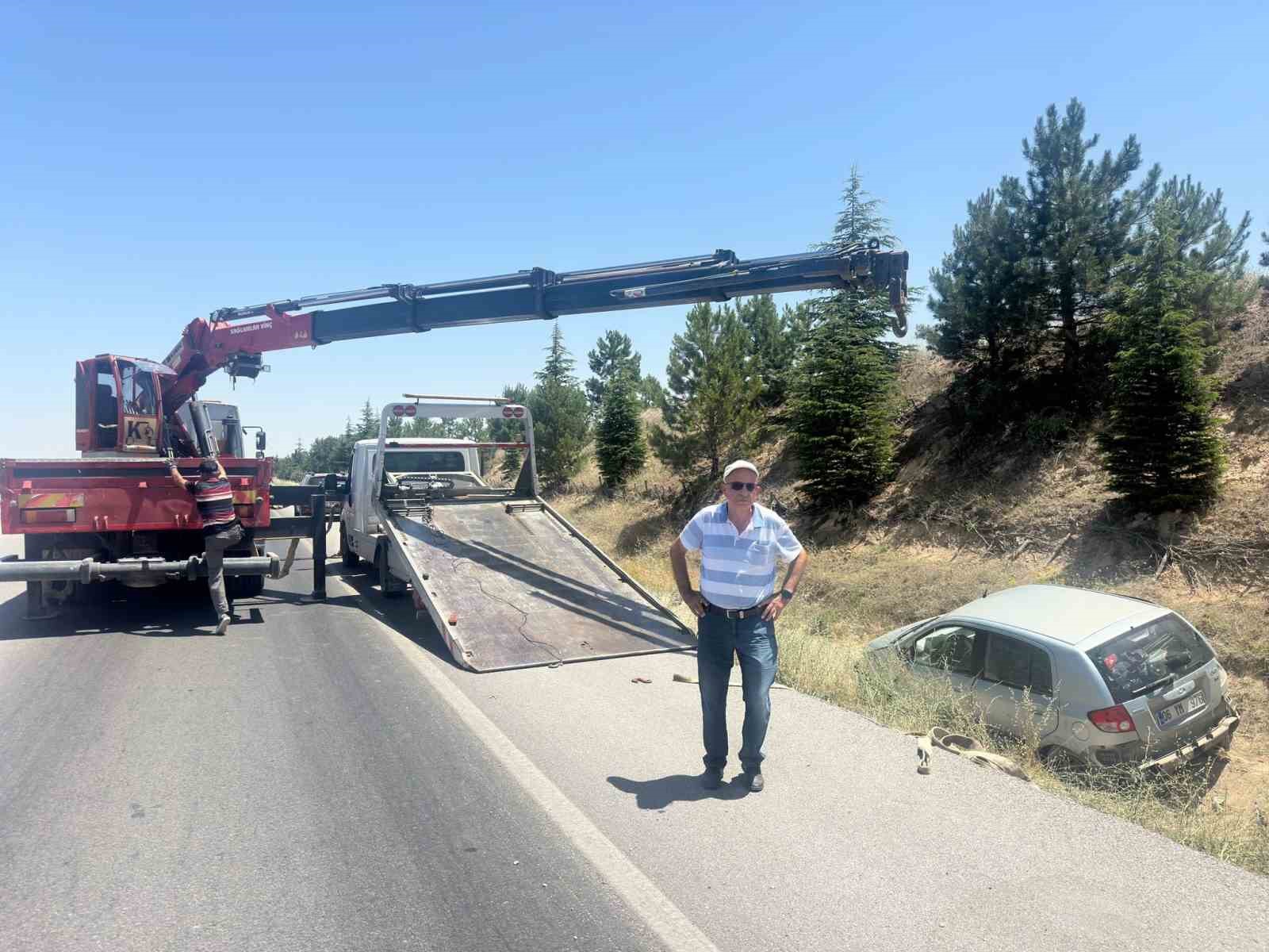 Şarampole devrilen otomobilde 3 kişi yaralandı
