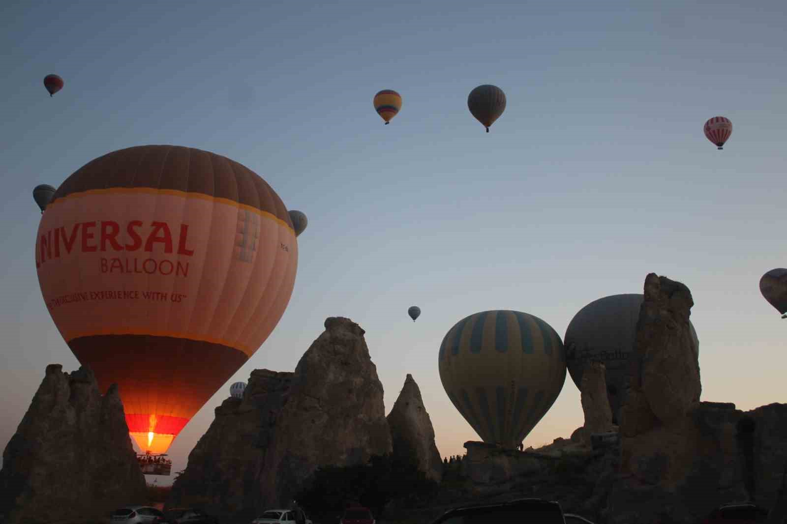 Sıcak hava balon pilotları 300 saatlik eğitimden geçiyor
