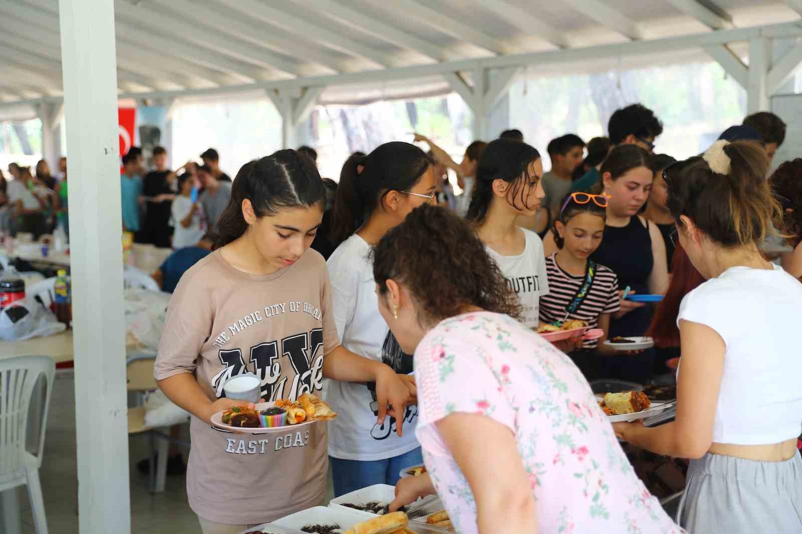 Antalya Büyükşehir Gençlik Kampı, Muratpaşalı öğrencileri ağırladı
