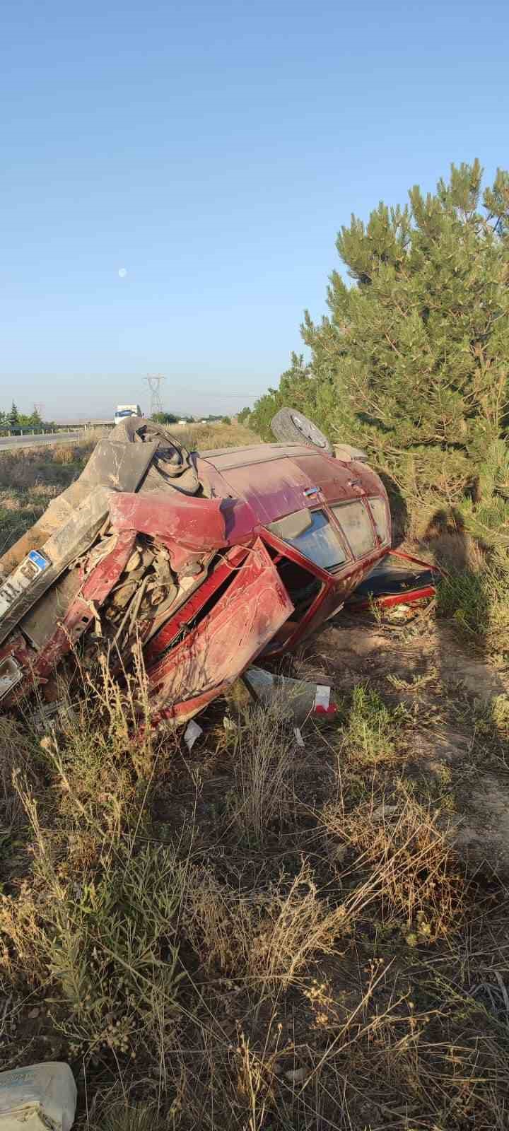 Hurdaya dönen otomobilde sürücü kazayı yaralı atlattı
