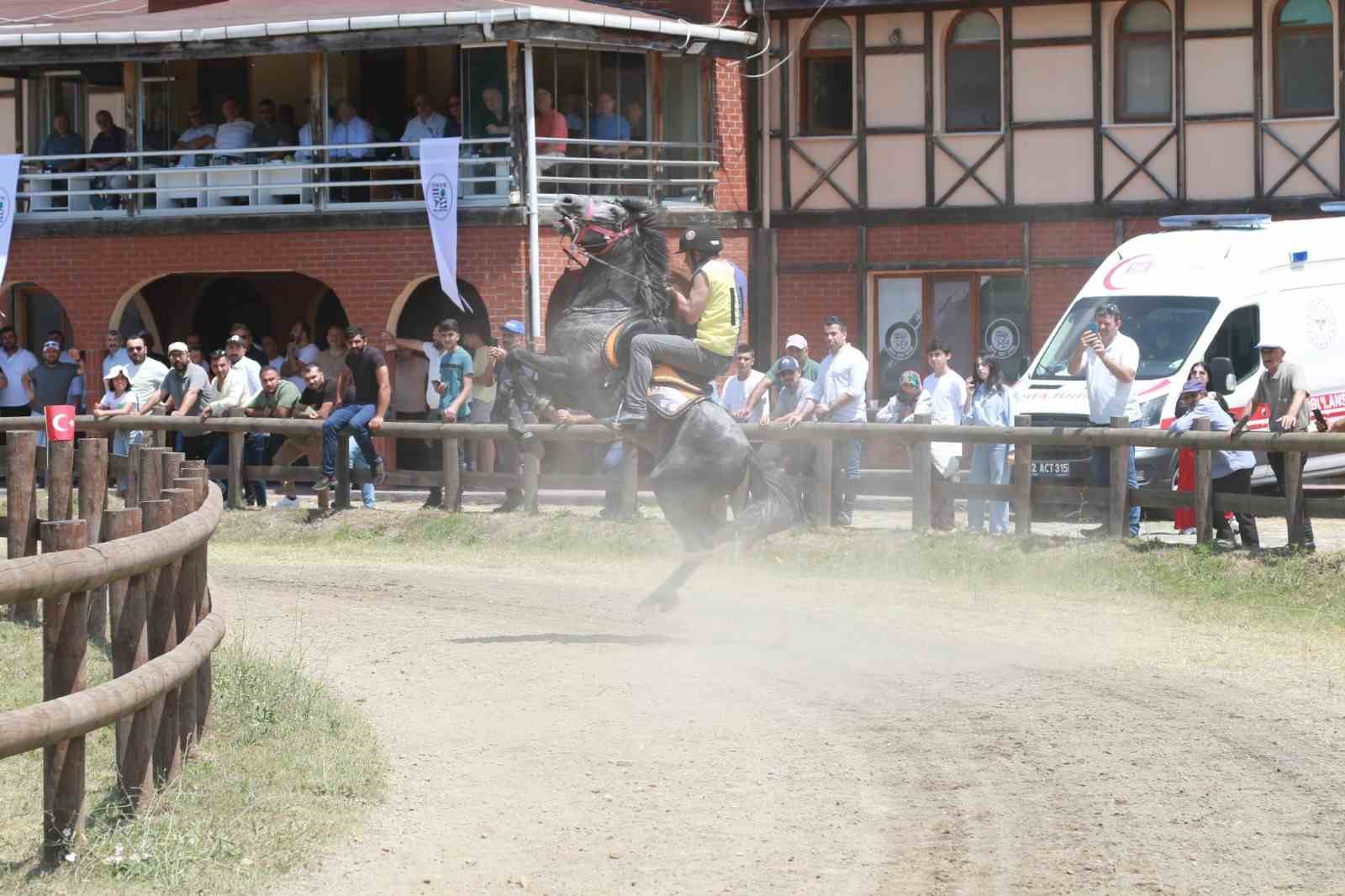 Ünye’de rahvan at yarışı heyecanı
