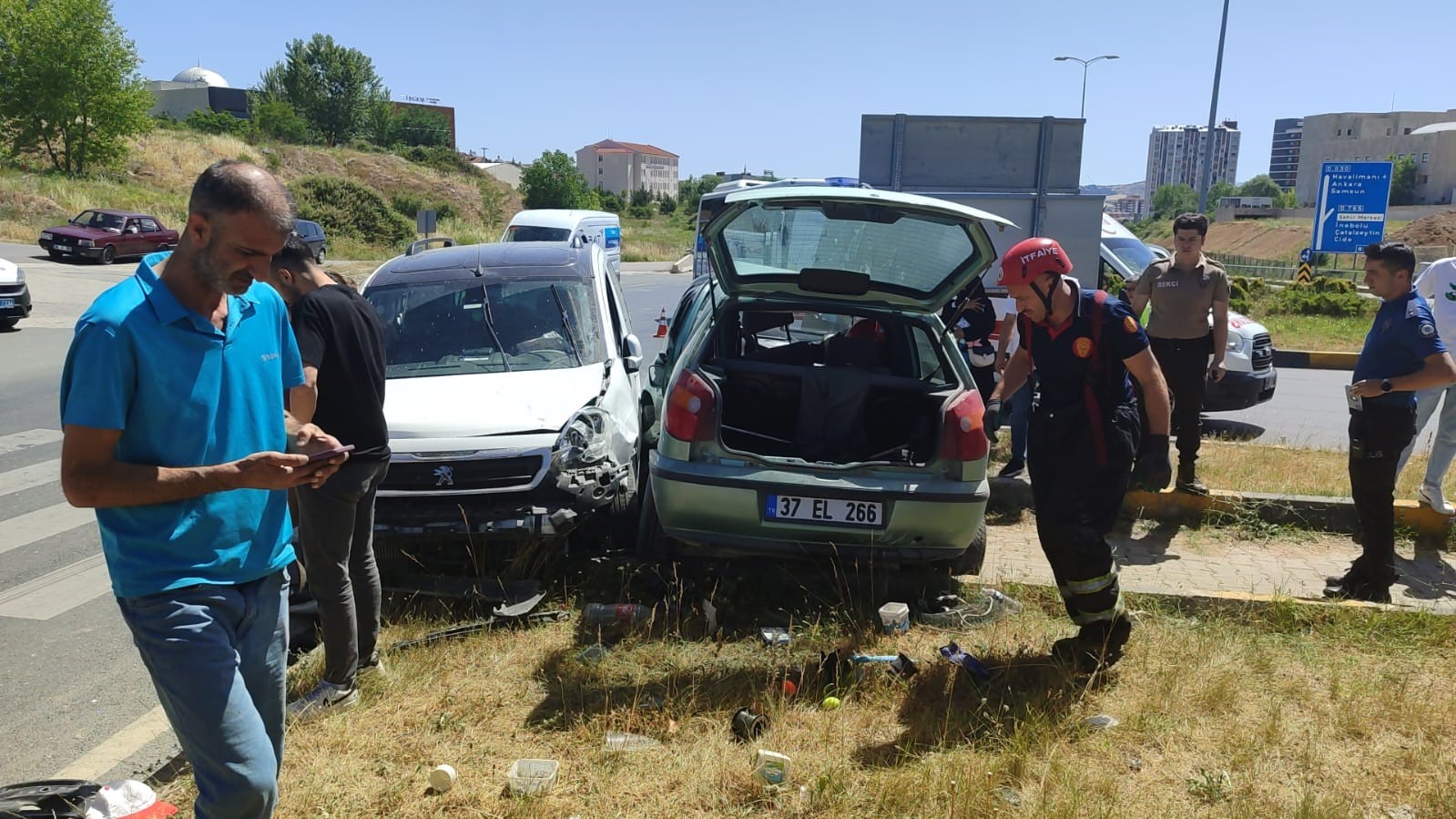 Kastamonu’da kamyonet ile otomobil çarpıştı: 3 yaralı
