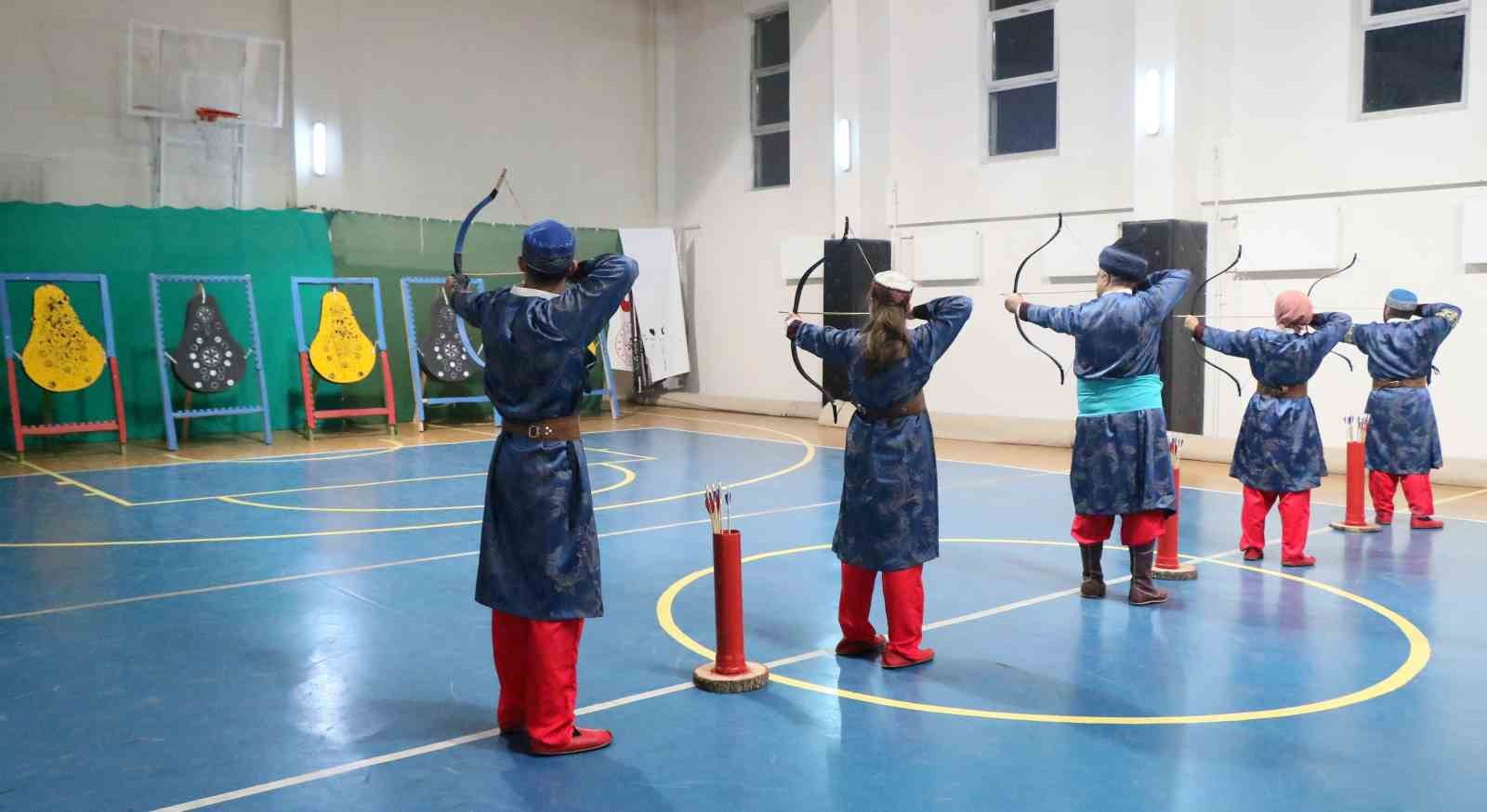 Geleneksel Türk okçuları Erzincan’da yetişiyor!
