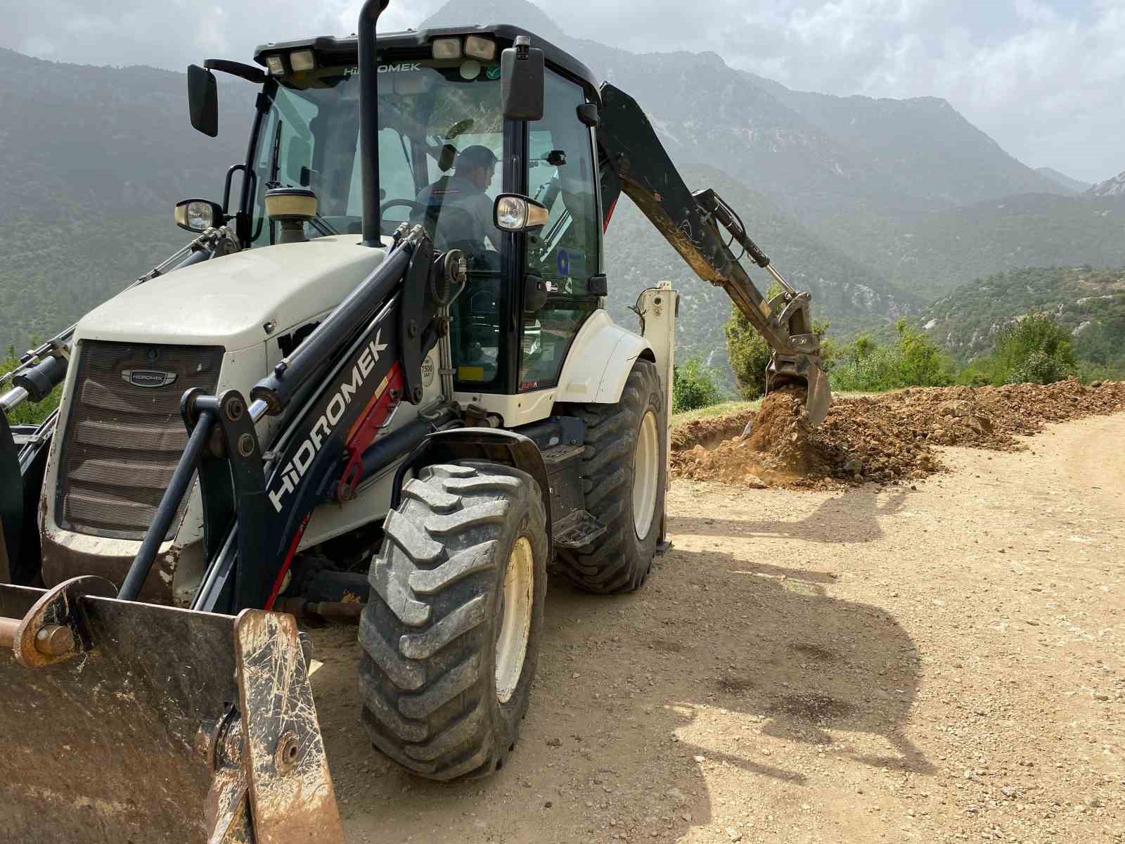 Antalya Büyükşehir’den Aksekili üreticilere sulama borusu desteği
