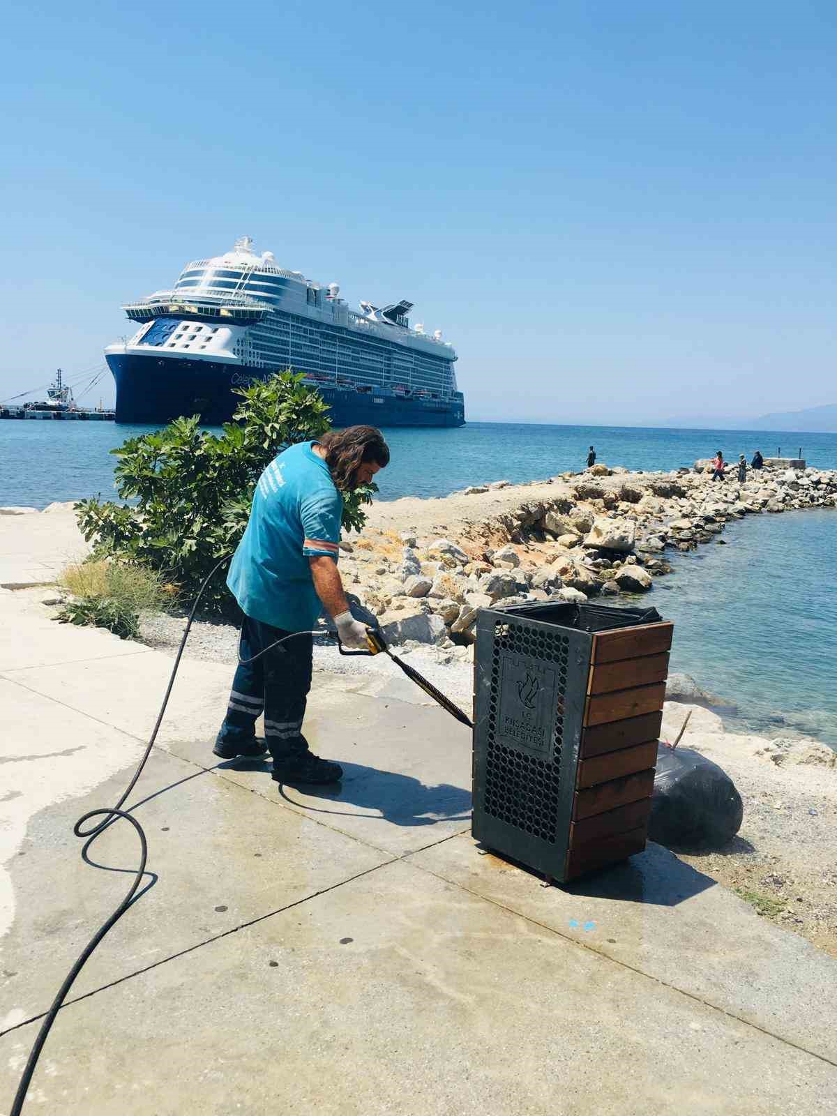 Kuşadası bayramda 1 milyon 200 bin kişiyi ağırladı
