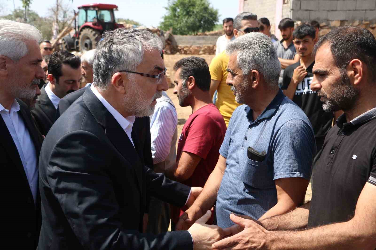 Bakan Işıkhan: “Olayın ilk çıktığı andan itibaren kıymetli valim de ifade etti. Devletin tüm kurumlarıyla birlikte yangına müdahale edilmeye çalışıldı”
