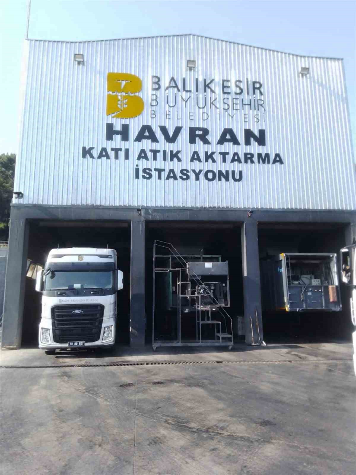 Balıkesir’de bayram tatilinde 15 bin ton çöp toplandı
