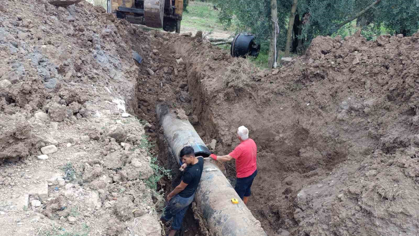 Boruların patlaması, çiftçiyi susuz bıraktı
