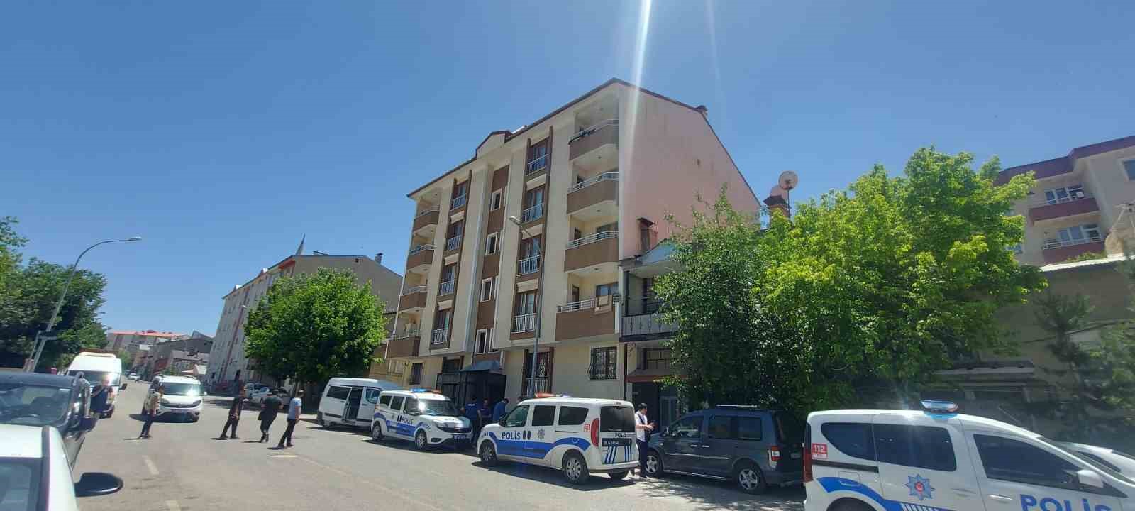 Erzurum’da kuzenini kaza kurşunuyla vurdu
