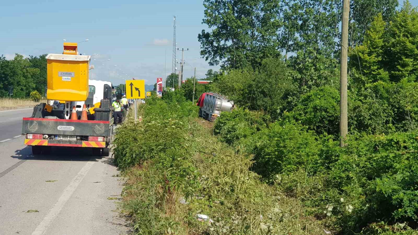 Süt tankeri şarampole uçtu: 1 yaralı
