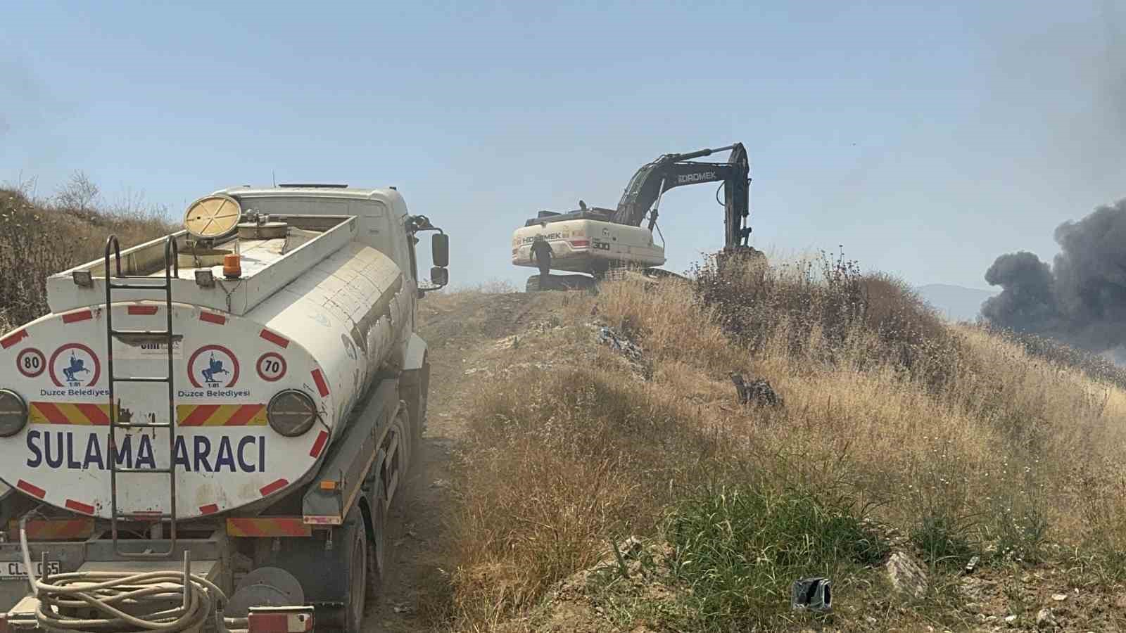 Düzce’de anız yangını uzun süre sonra kontrol altına alındı
