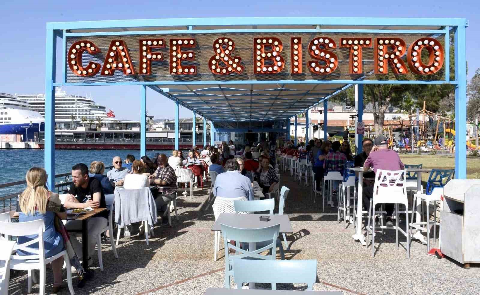 Tatilcilerin kalbi Kuşadası’nda kaldı
