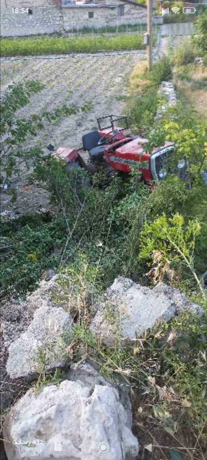 Isparta’da traktör devrildi: 1 ölü
