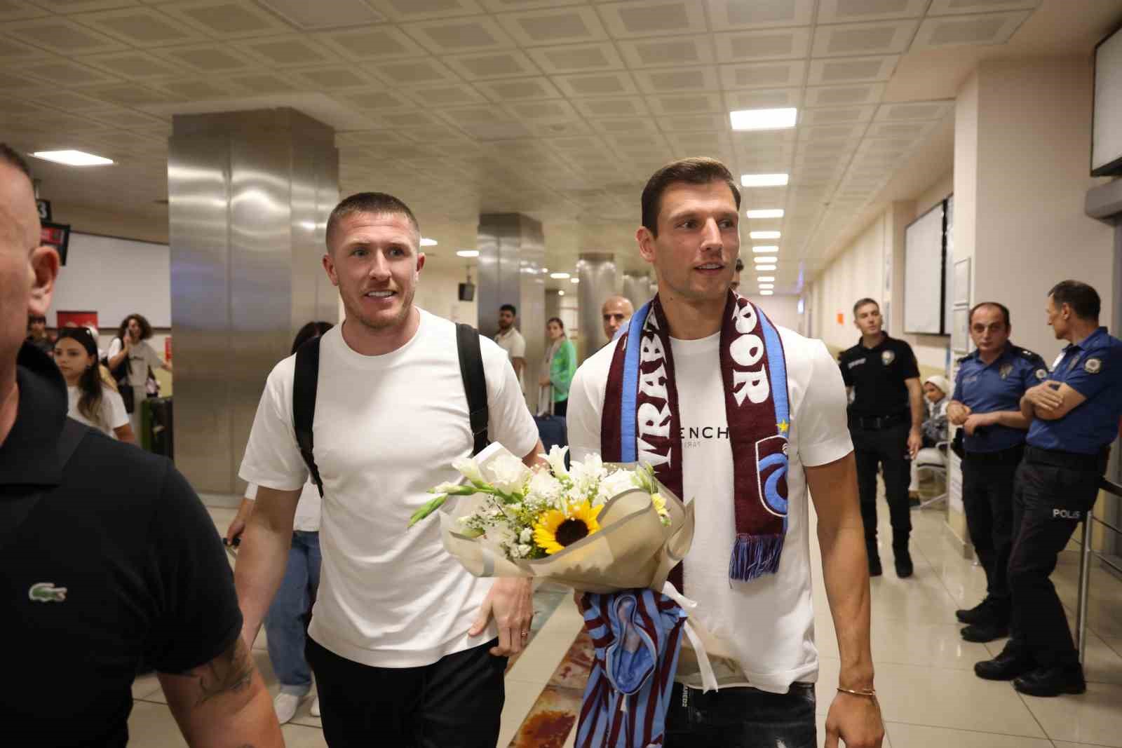 Trabzonspor’un yeni transferleri Borna Barisic ve John David Lundstram Trabzon’da
