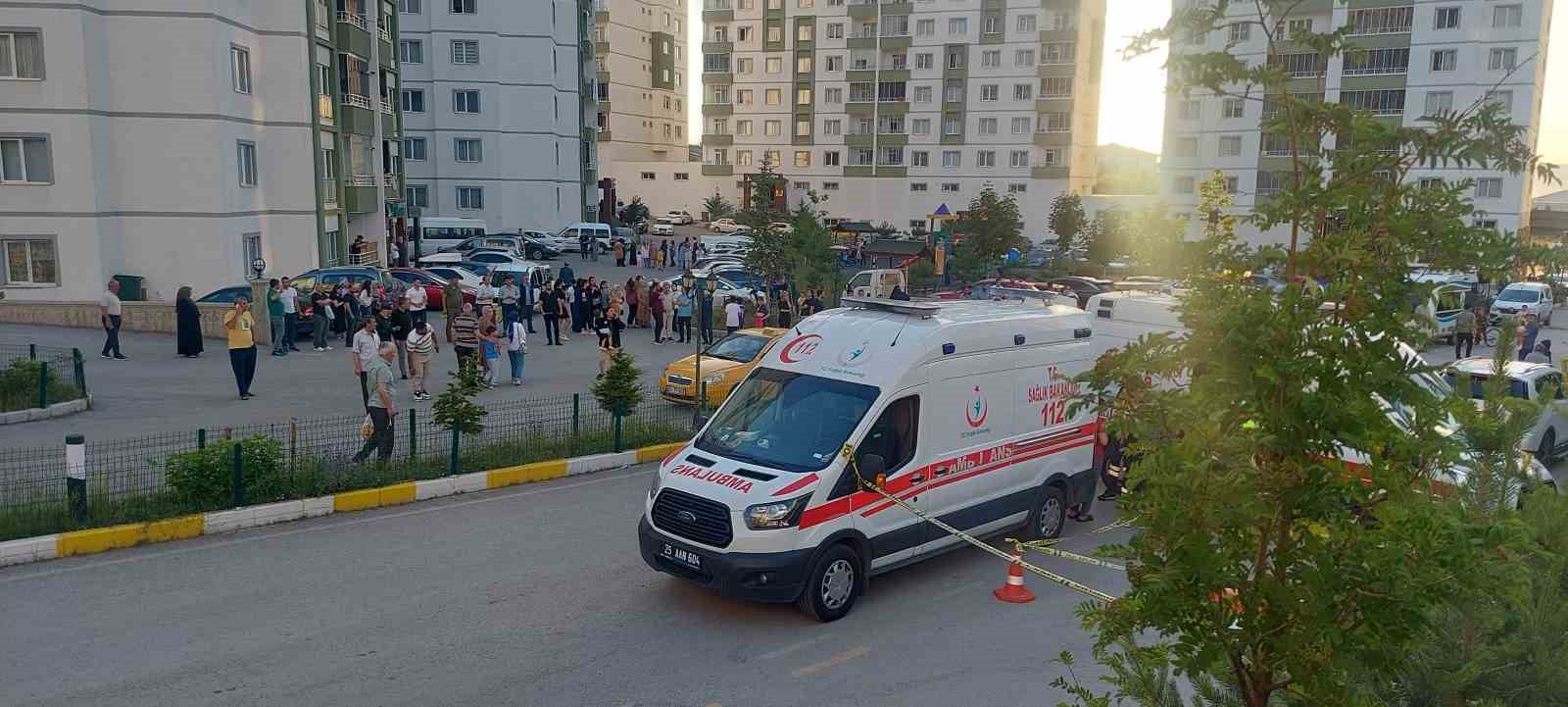 Erzurum’da aracın altında kalan küçük çocuk can verdi
