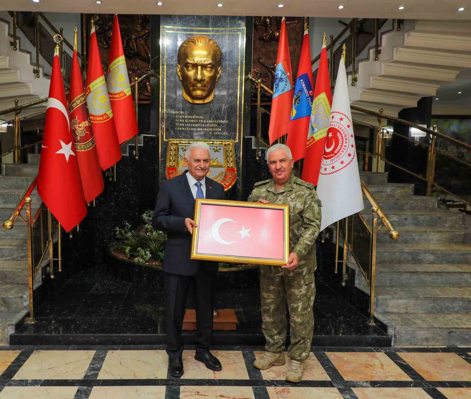 Yıldırım memleketi Erzincan’da ziyaretlerde bulundu
