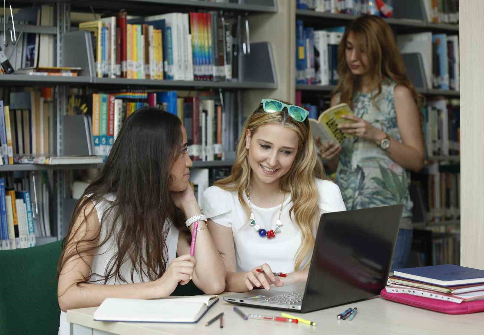 Yaşar Üniversitesi etki sıralamasında dünya listesinde
