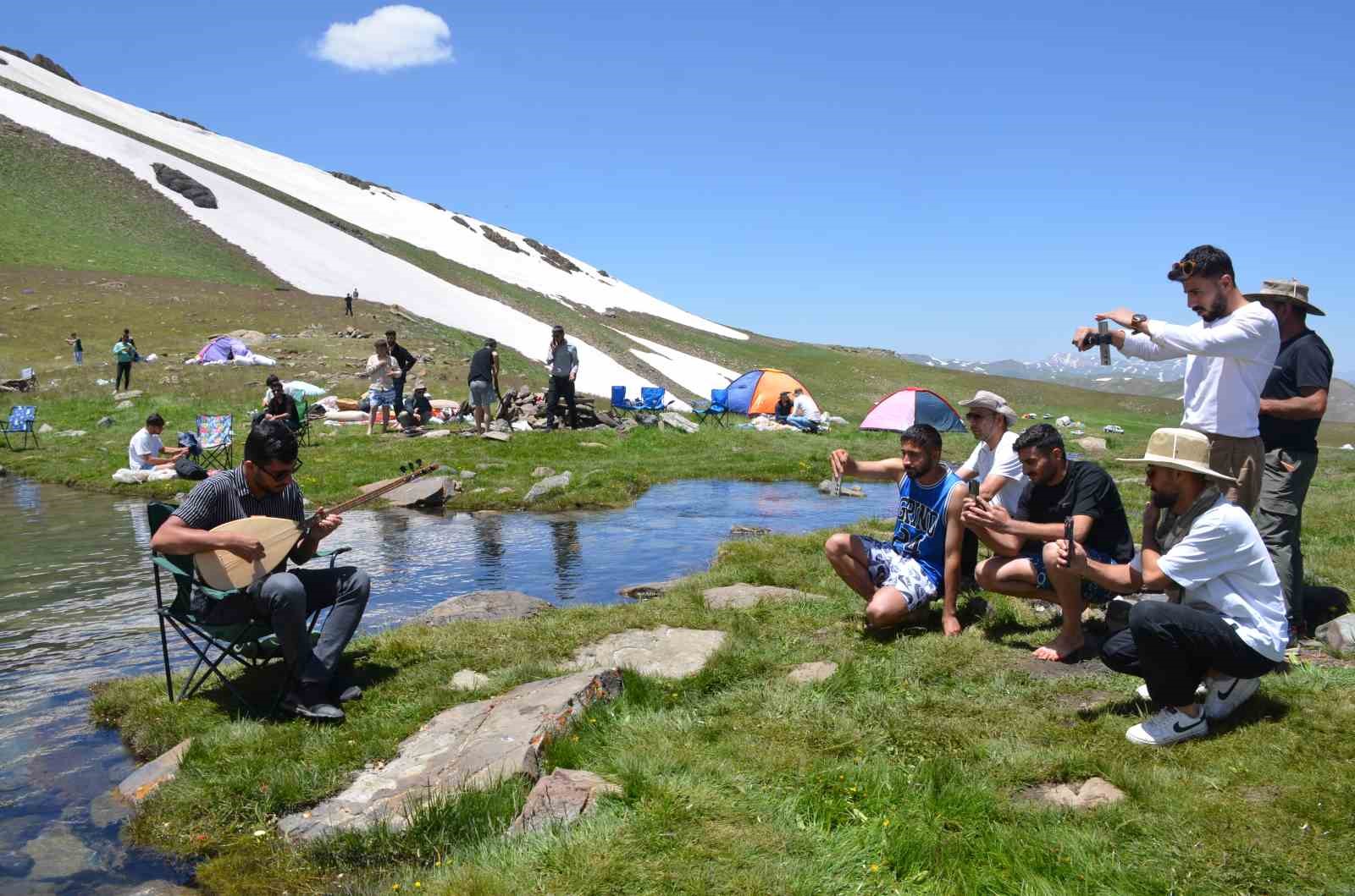 Beytüşşebap’ta karda rafting antrenmanı
