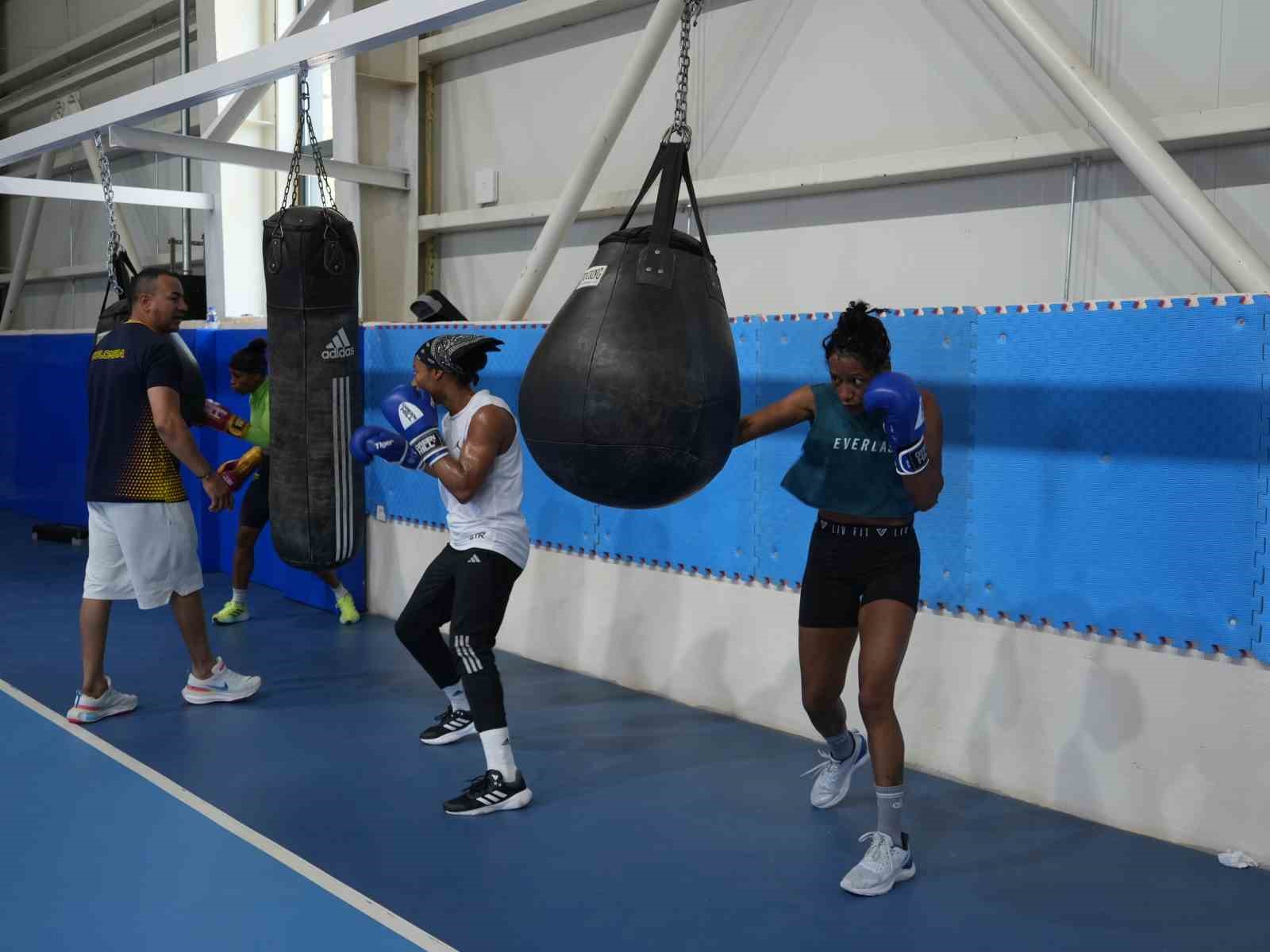 Kadın Boks Milli Takımı, olimpiyatlara yabancı ülkelerle hazırlanıyor
