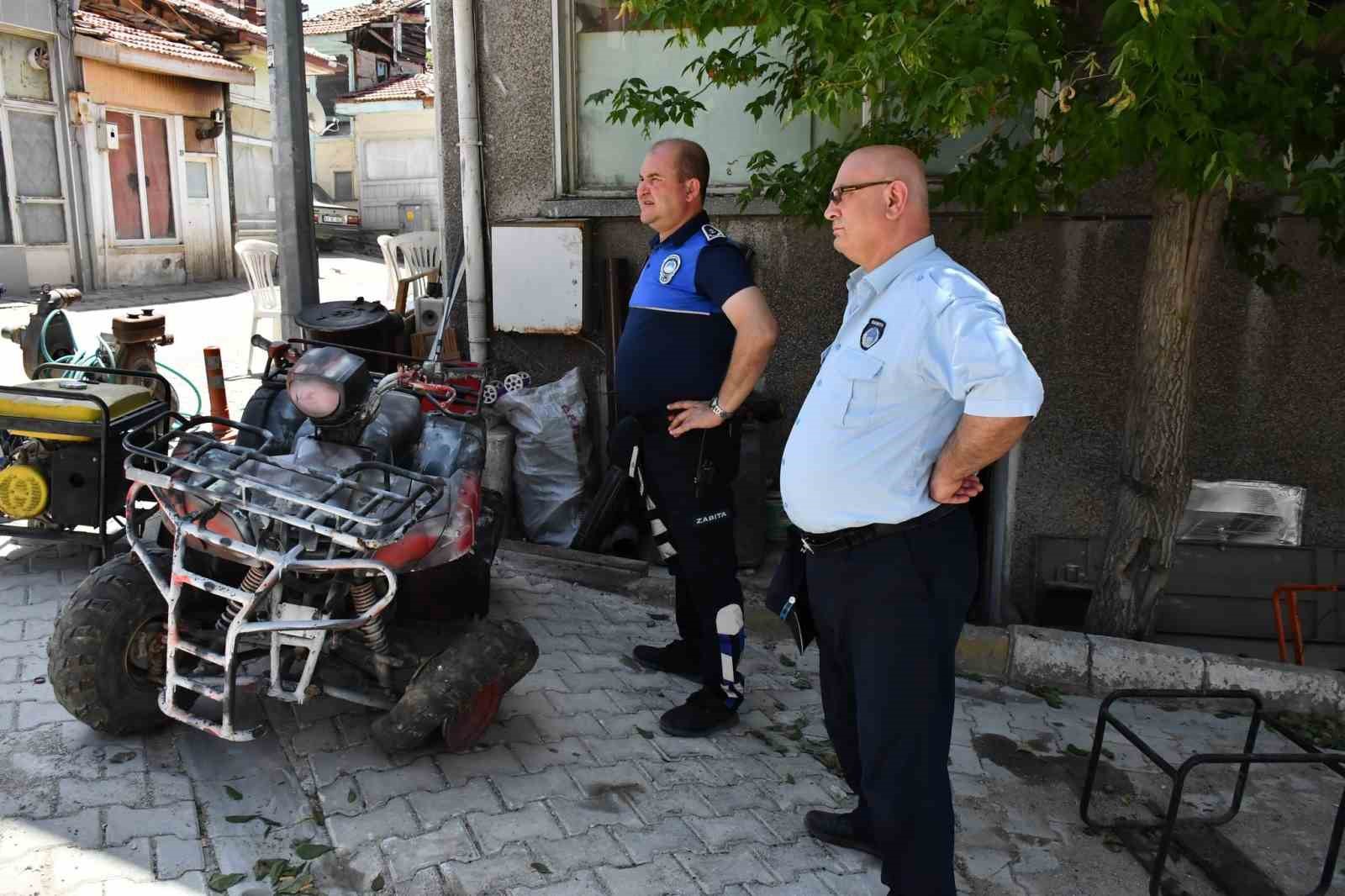 Emet Belediye zabıtasından kaldırım işgaline yönelik denetim
