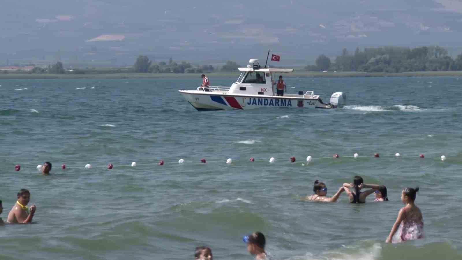 O gölde denetimler arttırıldı, Sahil Güvenlik plajları dürbünle izliyor
