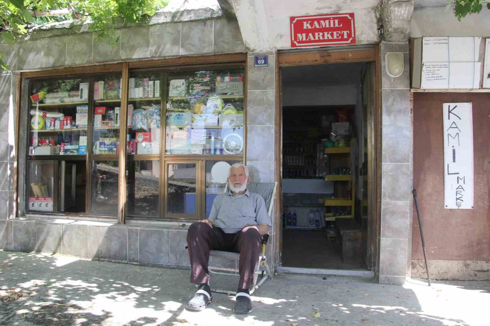 68 yıllık bakkalın 90 yaşındaki işletmecisi
