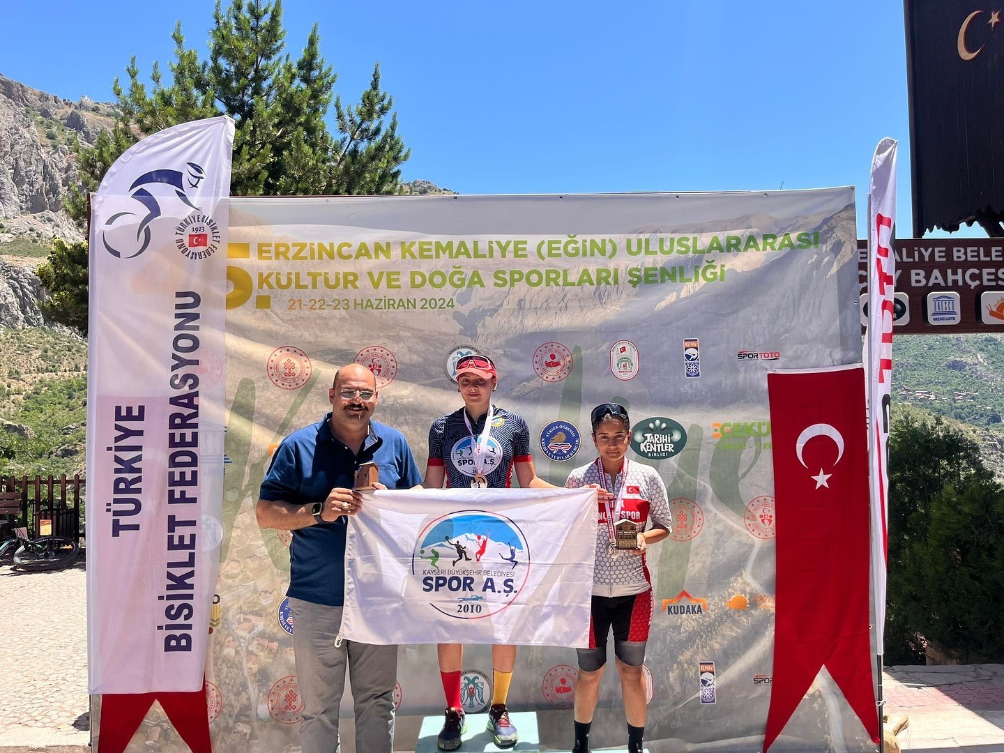 Spor A.Ş. sporcuları Erzincan’dan 7 madalya ile döndü
