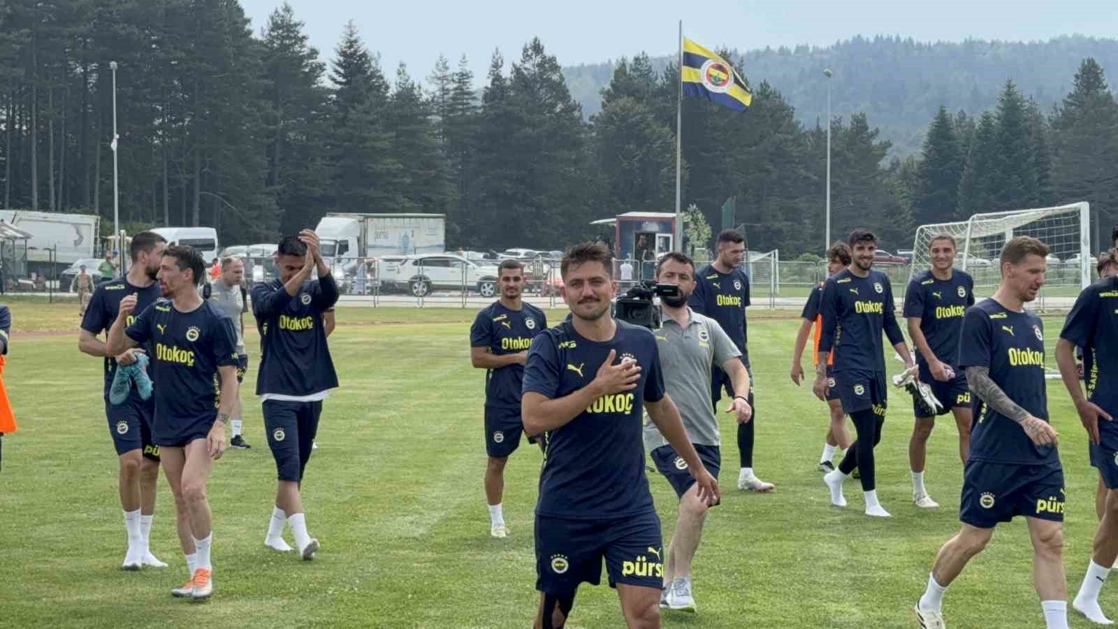 Fenerbahçe, taraftara açık antrenman yaptı
