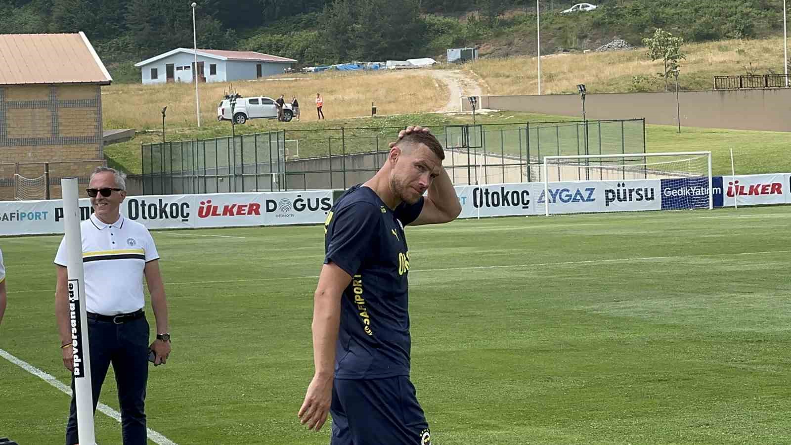 Fenerbahçe, taraftara açık antrenman yaptı
