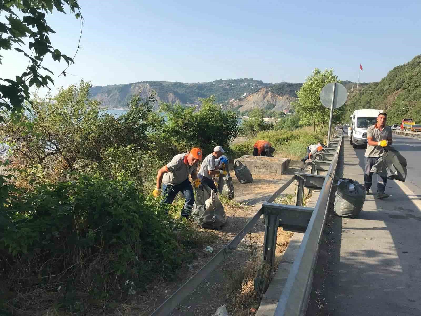 Karadeniz Ereğli’de plajlarda temizlik çalışması sürüyor
