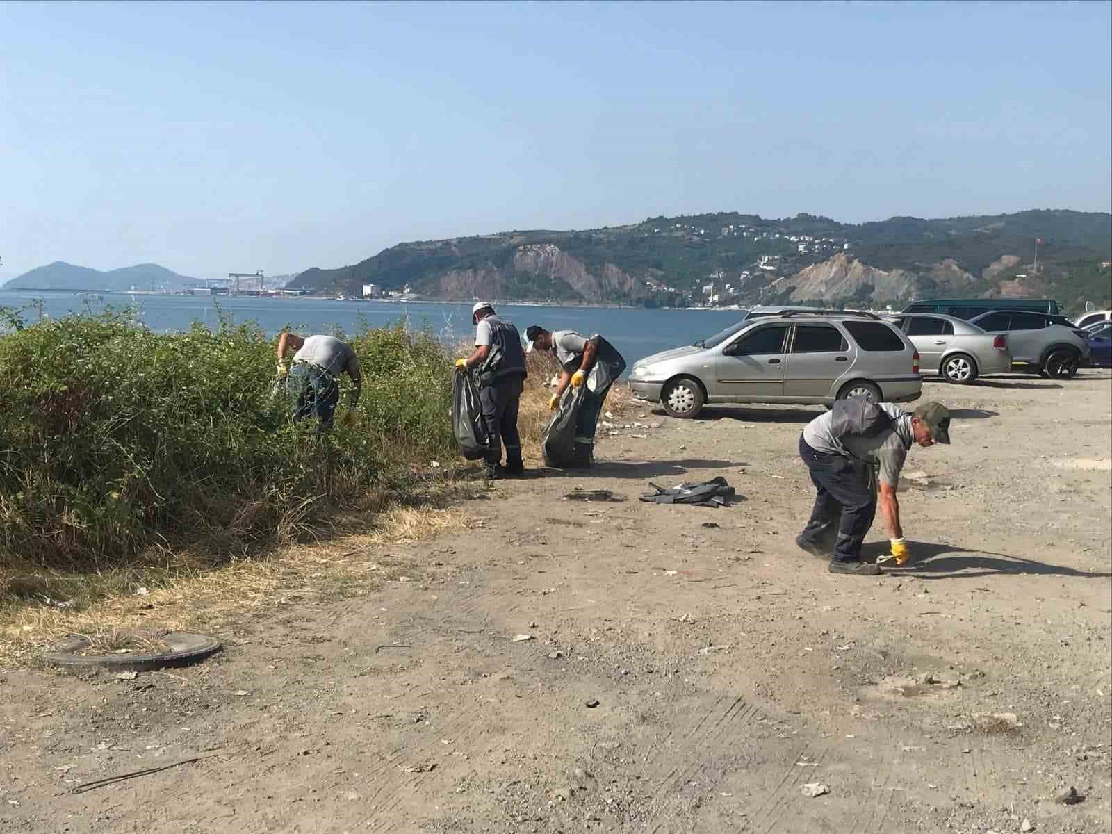 Karadeniz Ereğli’de plajlarda temizlik çalışması sürüyor
