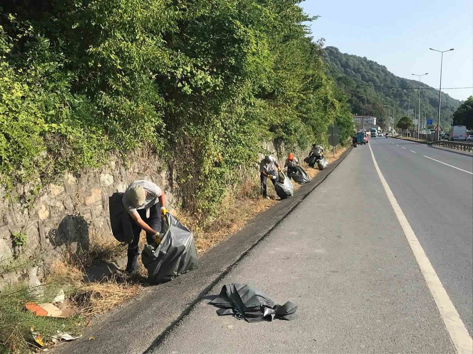 Karadeniz Ereğli’de plajlarda temizlik çalışması sürüyor
