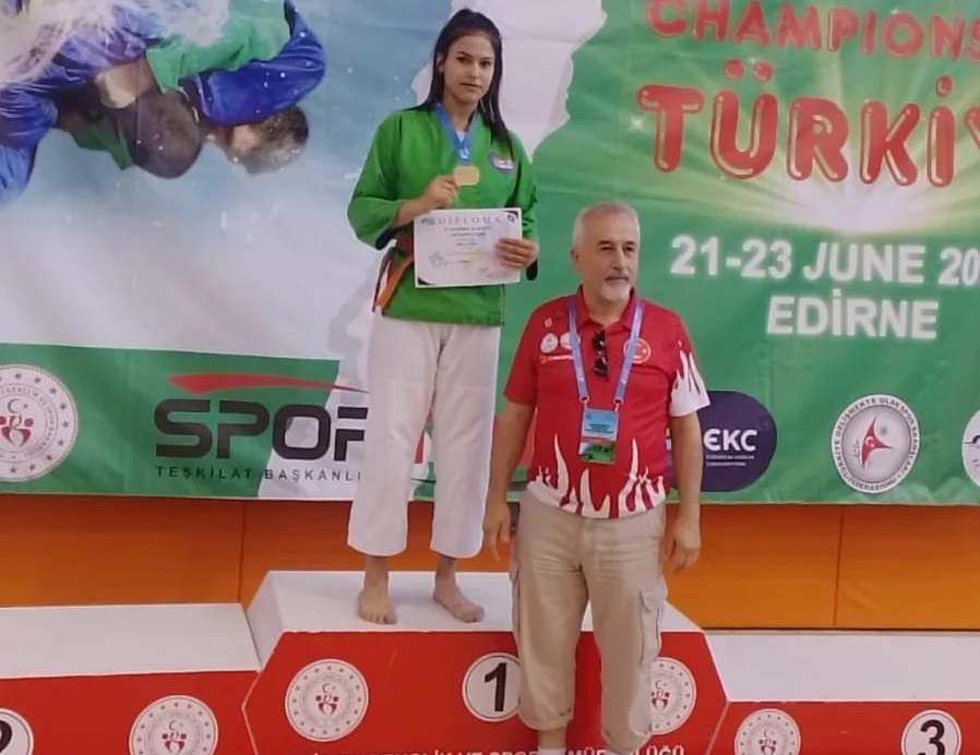 Kütahyalı sporcular Avrupa Kuraş Şampiyonasından 2 altın madalya ile döndü
