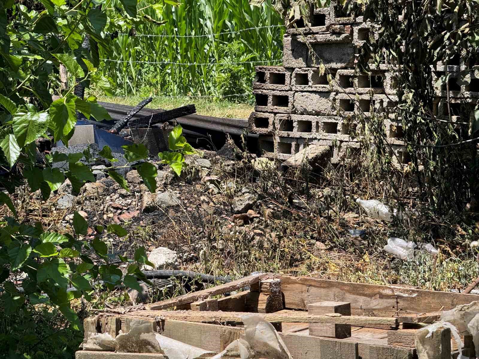 Bahçeye atılan sigara izmariti yangına sebep oldu
