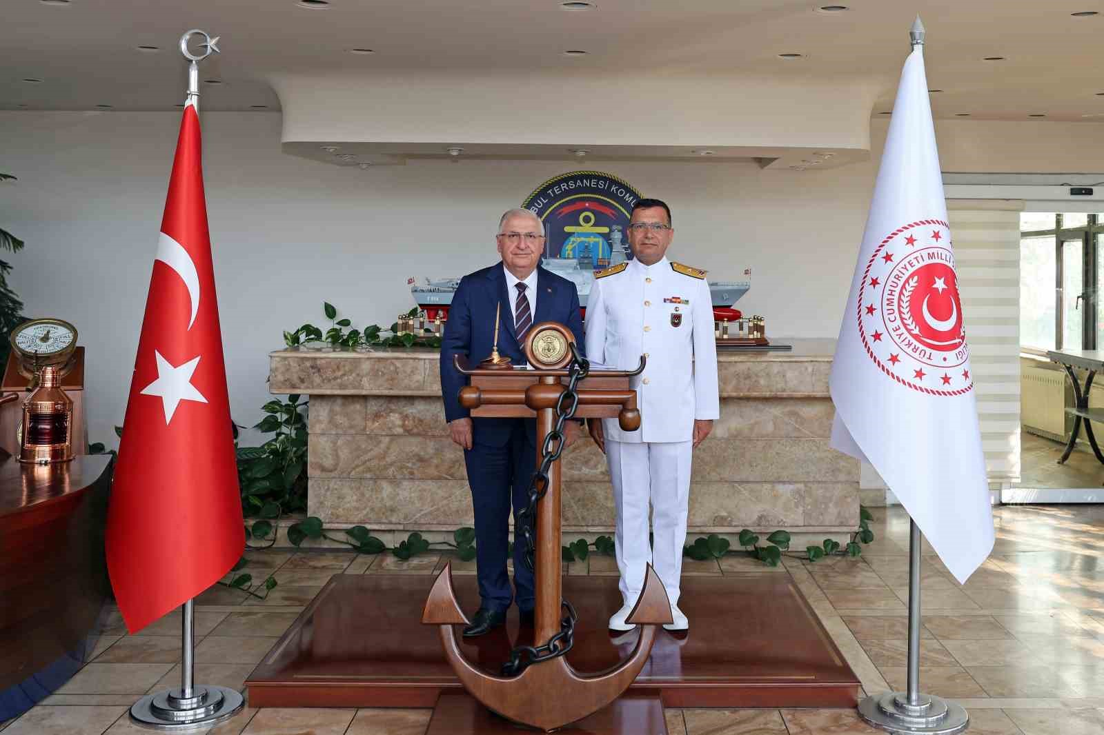 Bakan Güler, İstanbul Tersanesi Komutanlığında denetlemelerde bulundu
