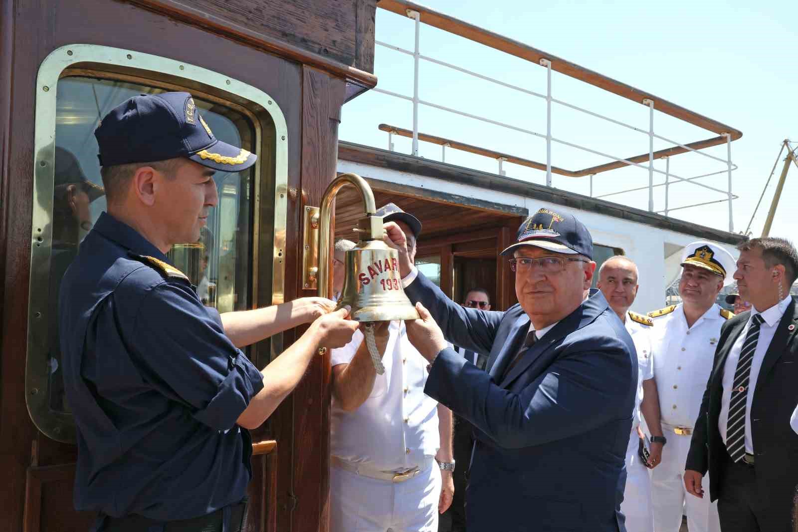 Bakan Güler, İstanbul Tersanesi Komutanlığında denetlemelerde bulundu
