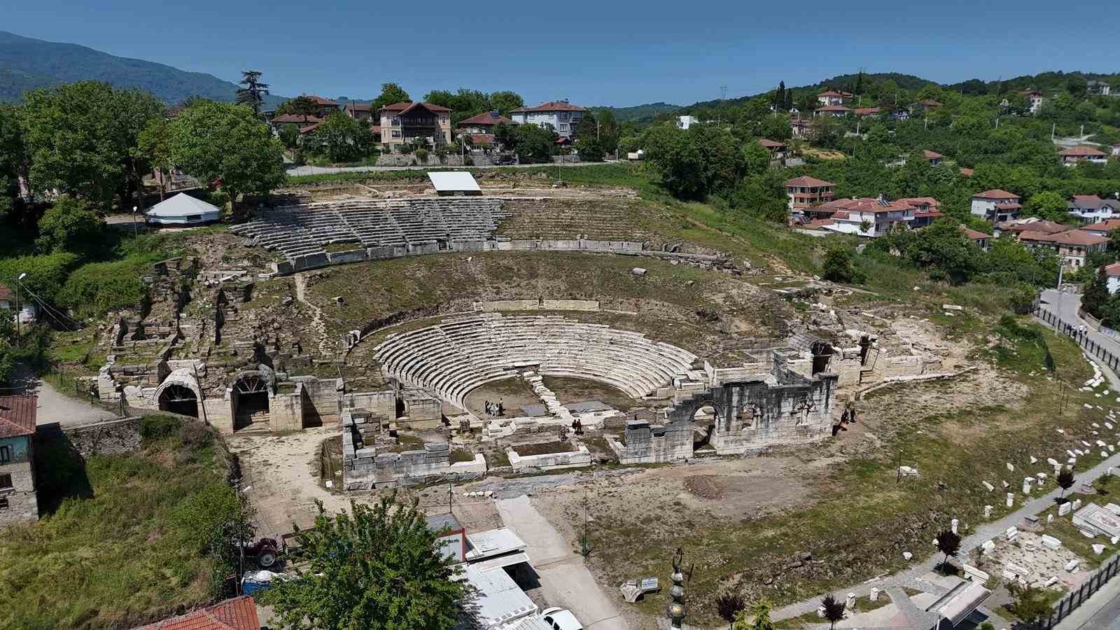 Dünya mirası tatilde 3 bin kişiyi ağırladı
