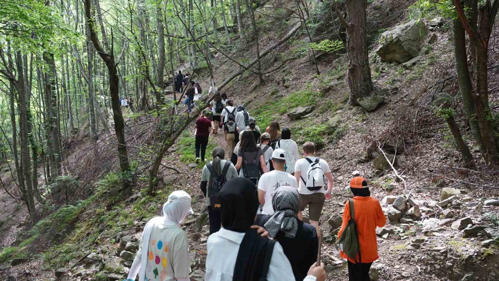 Gençler doğa için yürüdü
