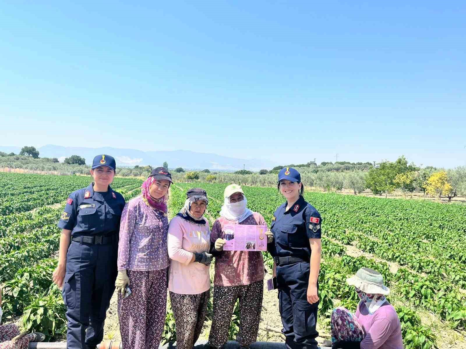 Tarım işçisi kadınlara KADES uygulaması yükletildi
