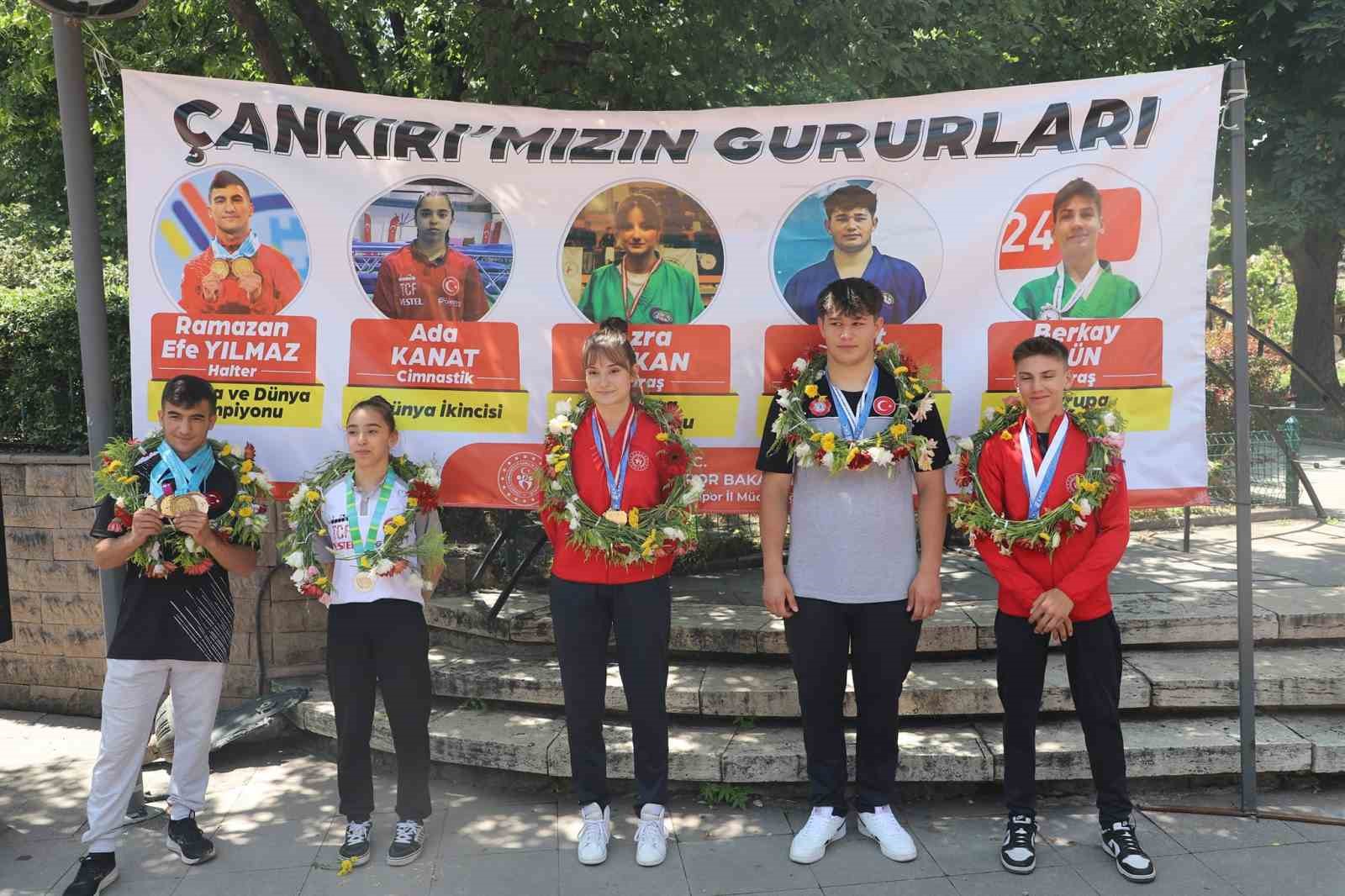 Avrupa ve dünya şampiyonalarında derece elde eden sporcular ödüllendirildi
