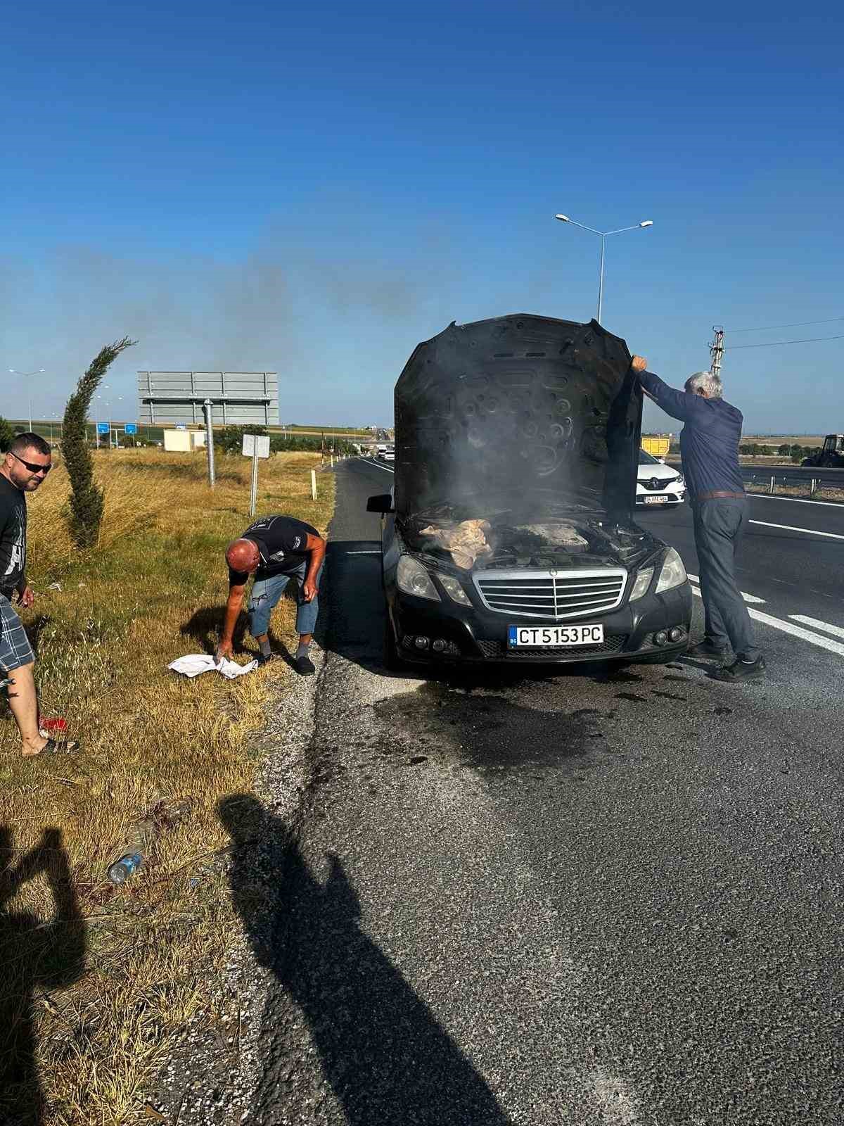 Mercedes otomobil yandı
