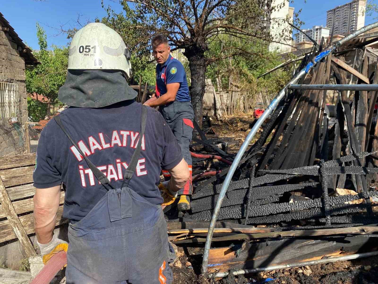 Çadır yangını itfaiye tarafından söndürüldü
