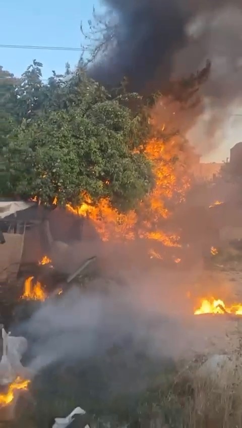 Tüpler bomba gibi patladı, ev alevlere teslim oldu
