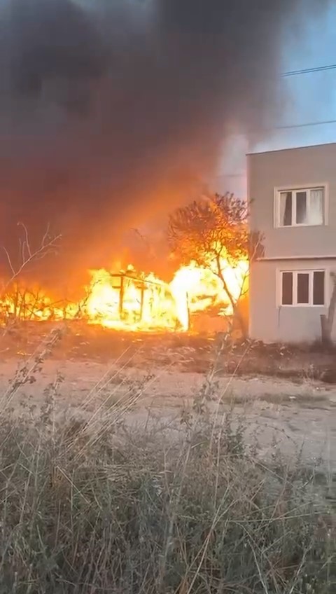 Tüpler bomba gibi patladı, ev alevlere teslim oldu
