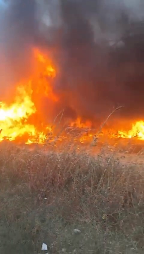 Tüpler bomba gibi patladı, ev alevlere teslim oldu
