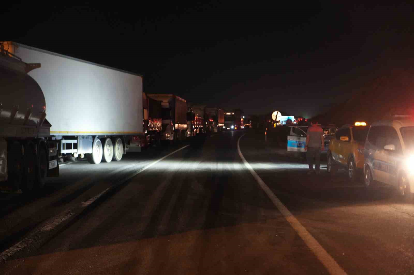 Niğde’de zincirleme trafik kazası: 3 ölü, 4 yaralı
