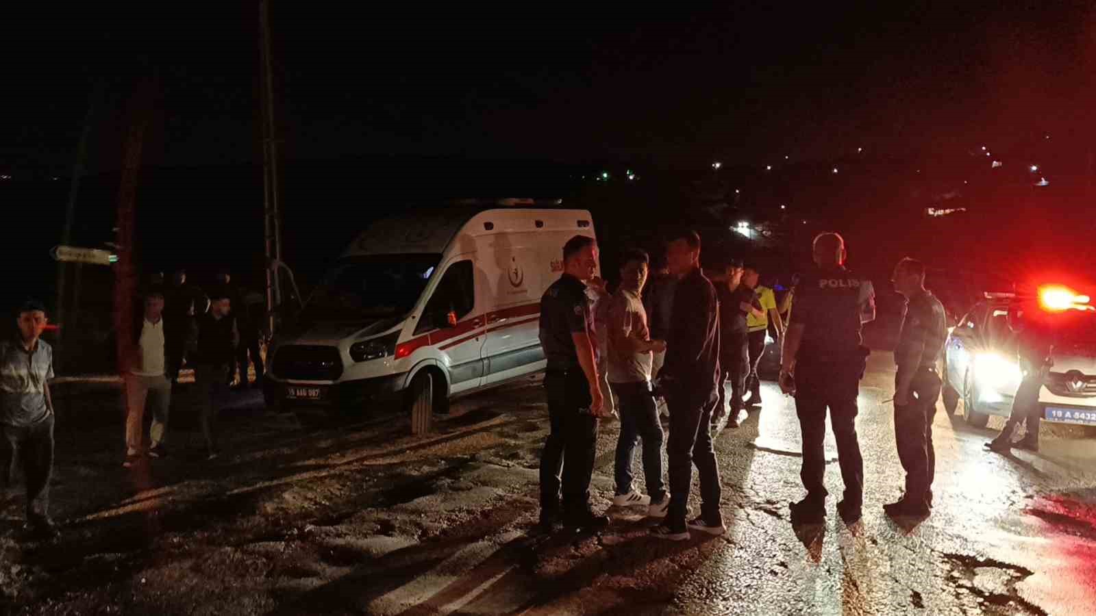 Çorum’da iki otomobil çarpıştı: 1’i çocuk 4 yaralı
