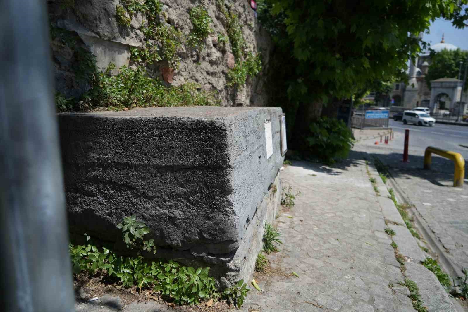 İstanbul’un sokaklarında tarihe tanıklık eden merhametin simgesi mola taşları
