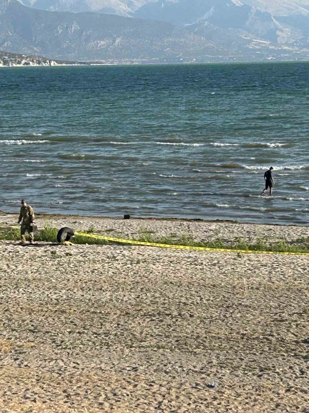 Eğirdir Gölü’nde bulunan el bombaları imha edilmek üzere gölden çıkarıldı
