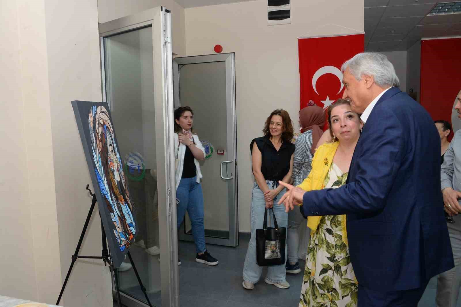 Başkan Bakkalcıoğlu “Dünyanın Renkleri” adlı resim sergisinin açılışına katıldı
